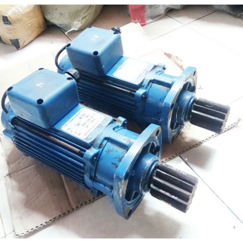 AC motor gearbox 3phsae  380V sesuai plate motor