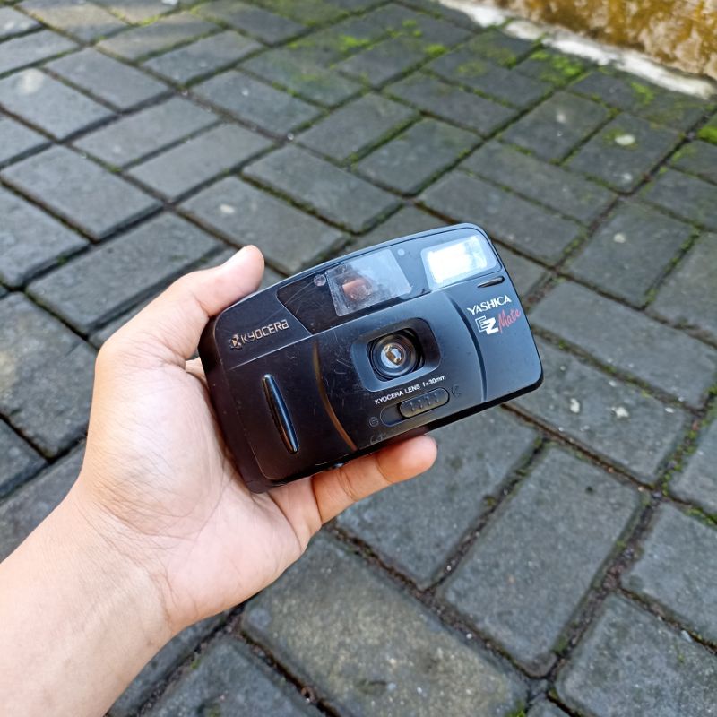 Kamera Analog Jadul Vintage Film Kodak Untested Pajangan Display Part Utuh Mulus Gambling Fujifilm Dl-100 Chic Dl-10Flezz Axion Axxi Zo Vio Zipp Xpose Canon Prima Bf Minolta Olympus Kyocera Yashica National Nikon Ricoh Gambling Kanibal Part Utuh-Kyocera Yashica