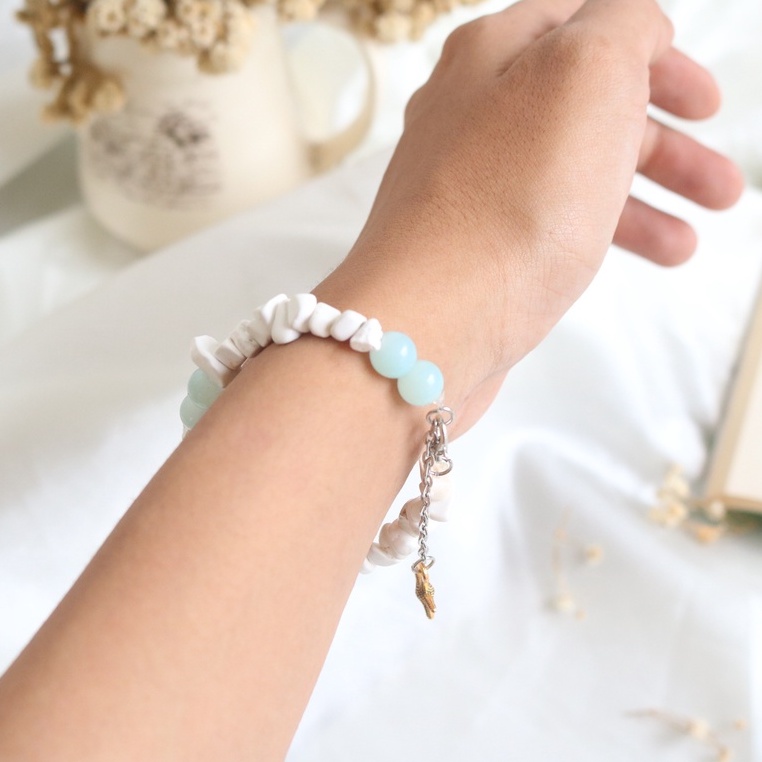 Gelang / Bracelet Sea Water / Fashion / Korea Style / Simple / Cantik / Unik / Etnik / Natural / Gelang Sahabat Persahabatan / Wanita Vintage / Biru Muda / Batu Putih / Aksesoris Asesoris / Perhiasan Unik Cantik Anggun