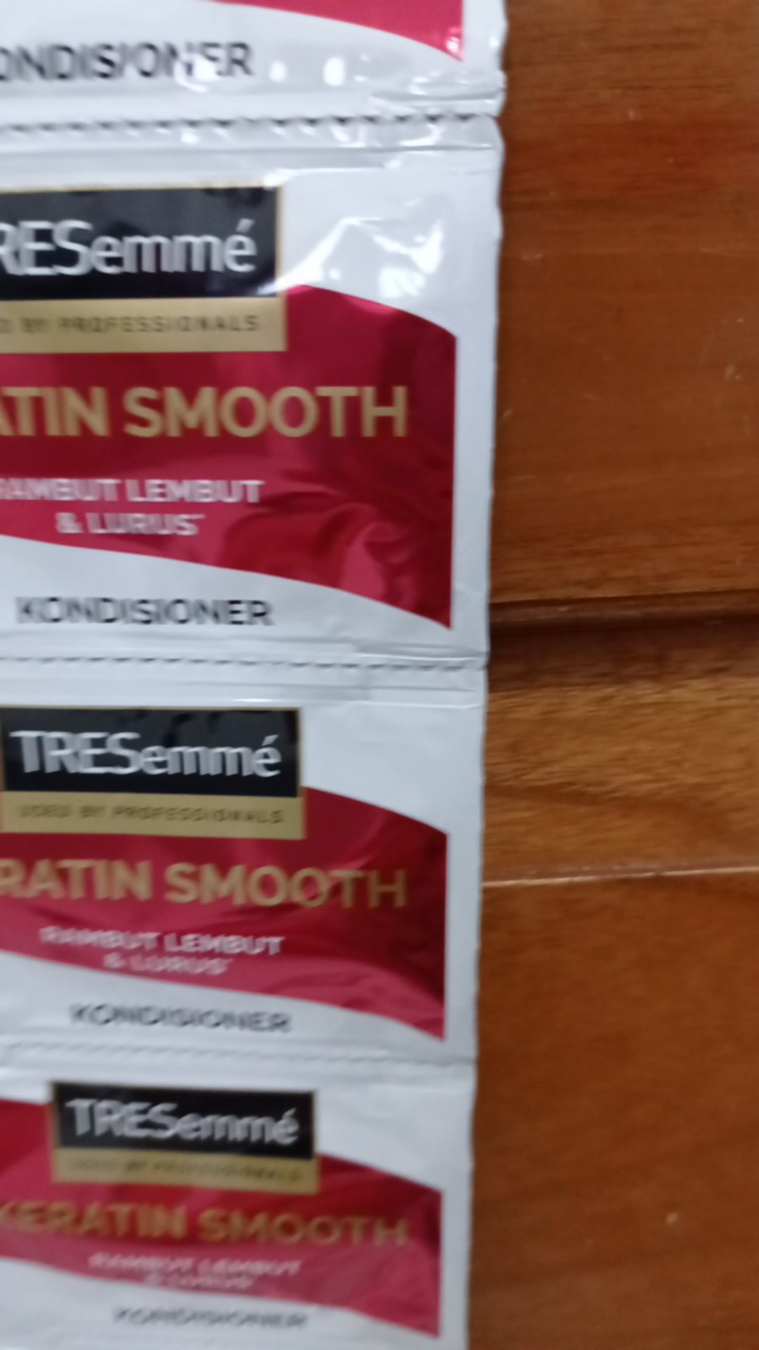 Deterjen Bubuk Omo Kemasan 180gr / Omo Deterjen Bubuk Kemasan 180gr