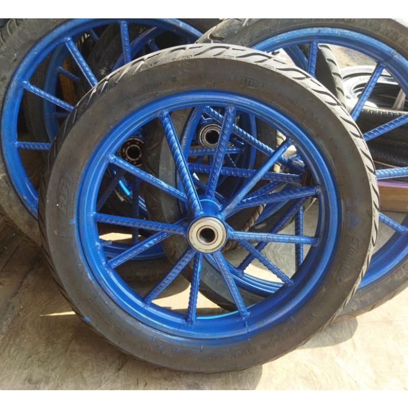 roda gerobak besi behel ukuran 17 dan 14 sepasang tanpa as, kondisi bekas/second