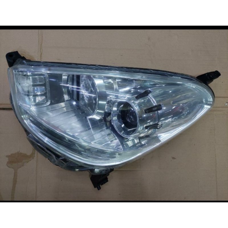 Headlamp Daihatsu sirion 2012