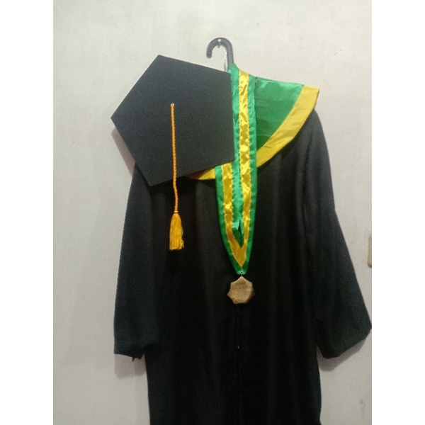 

Toga Wisuda