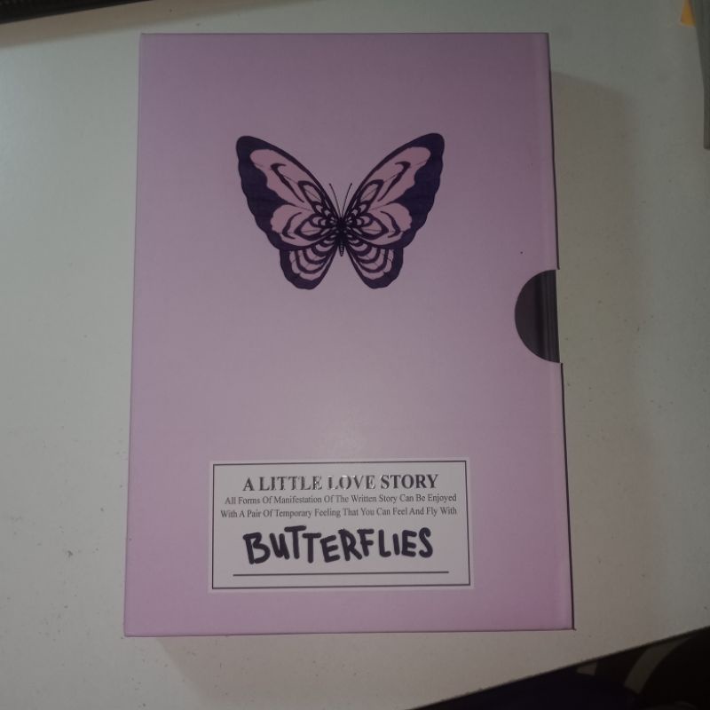 PRELOVED NOVEL BUTTERFLIES BY ALESACAKES