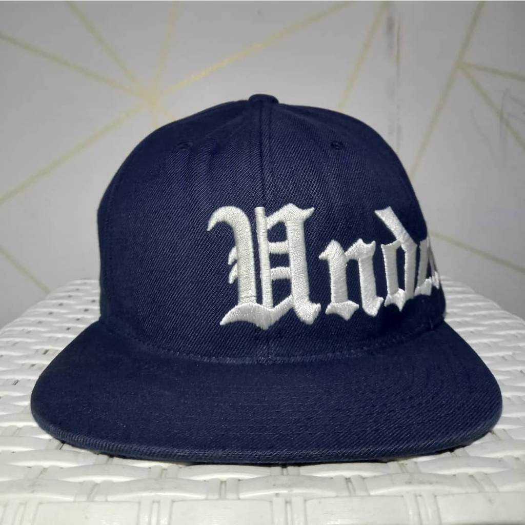 Topi undefeated original