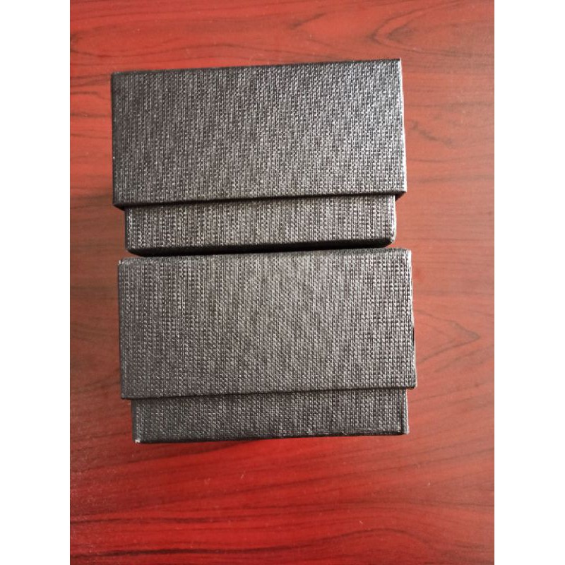 

kotak kado 9 x 7.5 tinggi 6 - hitam