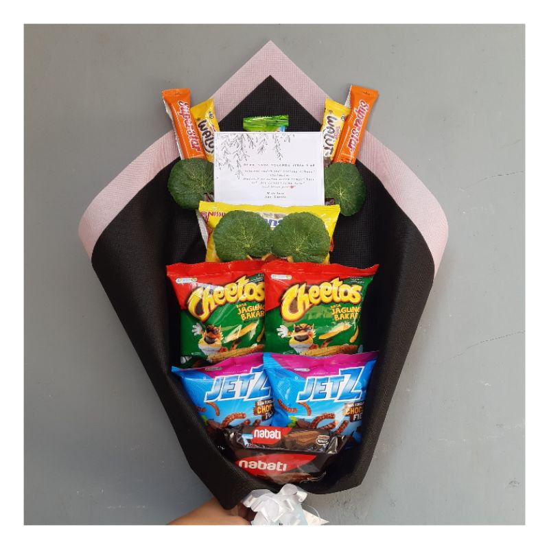 

Bouquet Snack Black Pink (isi random)