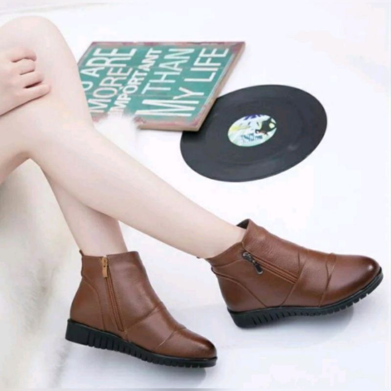 Boots Alina - Sepatu Boots wanita cantik Gaya Trendy Terbaru Code A1