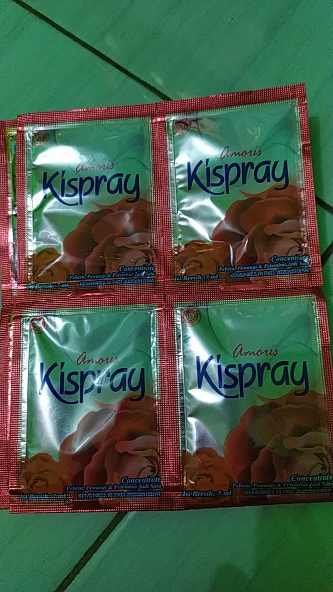 Kispray Pakaian Sachet Srenceng 12 Pcs X 7 Ml