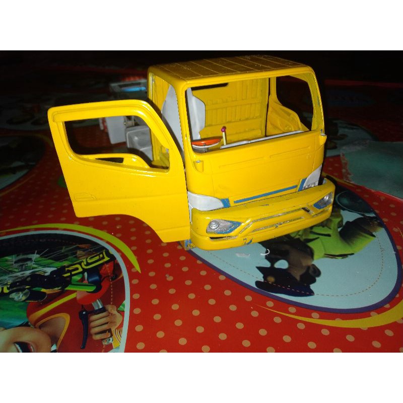 miniatur truck canter sekala 14