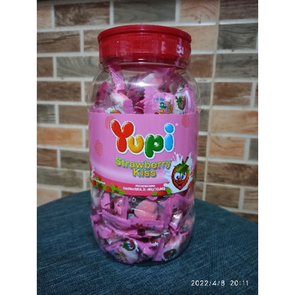 

Permen Yupi Strwberry Kiss Toples 300gr