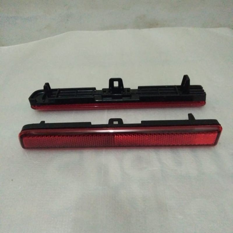 REFLEKTOR MATA KUCING BEMPER BELAKANG MOBIL RUSH TERIOS AGYA AYLA LUXIO