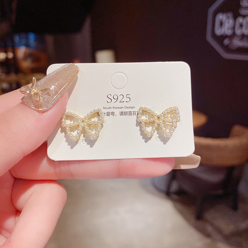 XiaoboACC Anting Stud S925 Silver Needle Bentuk Pita Aksen Mutiara Untuk Wanita