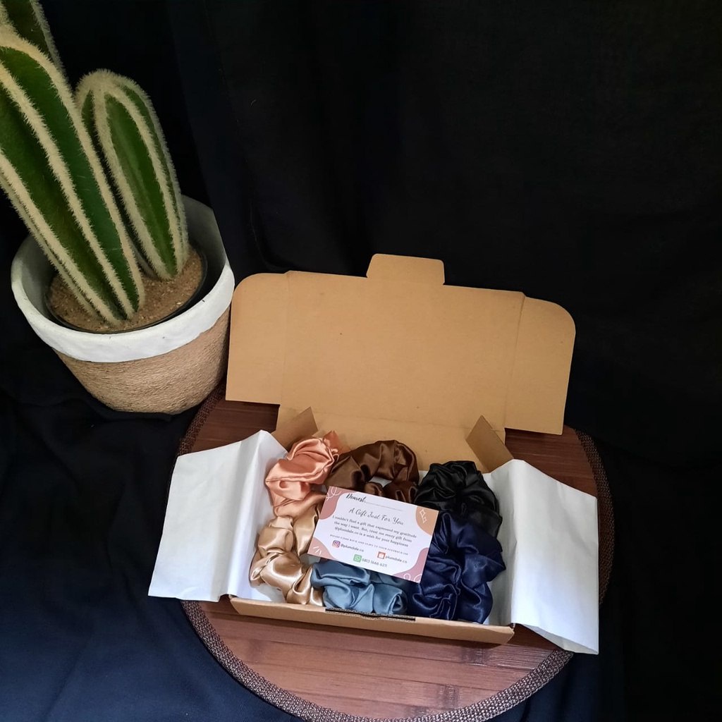 

GIFT BOX WISUDA / GIFT BOX ULTAH / GIFT BOX MURAH / GIFT BOX / HAMPERS MURAH