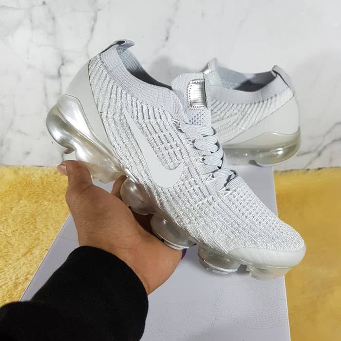 white air vapormax flyknit 3 sneakers