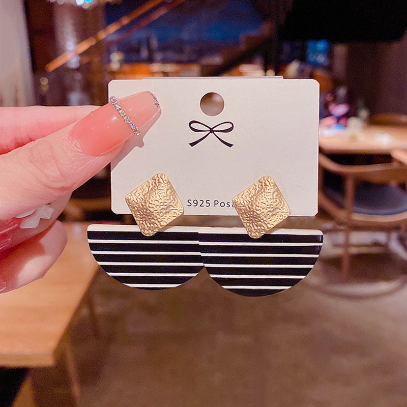 Anting S925 Silver Needle Bentuk Bulat Motif Garis Gaya Retro