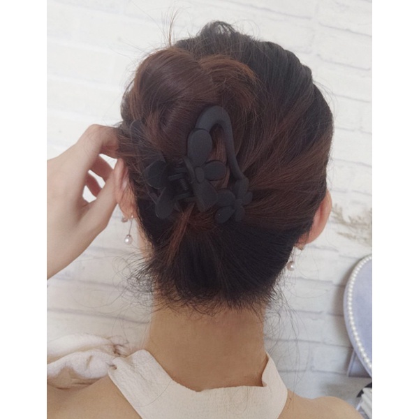 Jedai Doff Black Model Bunga 8cm Jepit Rambut Salon Matte Glossy warna Hitam ukuran Besar Hair Claw Clips