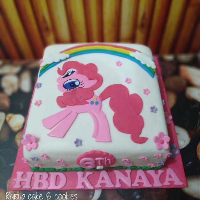 

Kue ulang tahun kuda poni fondant