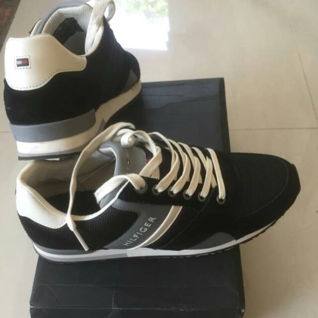 Sepatu Tommy Hilfiger