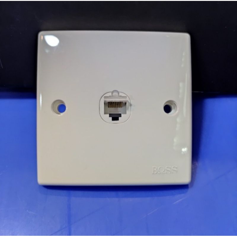 Outlet Data Cat 5 Merk BOSS