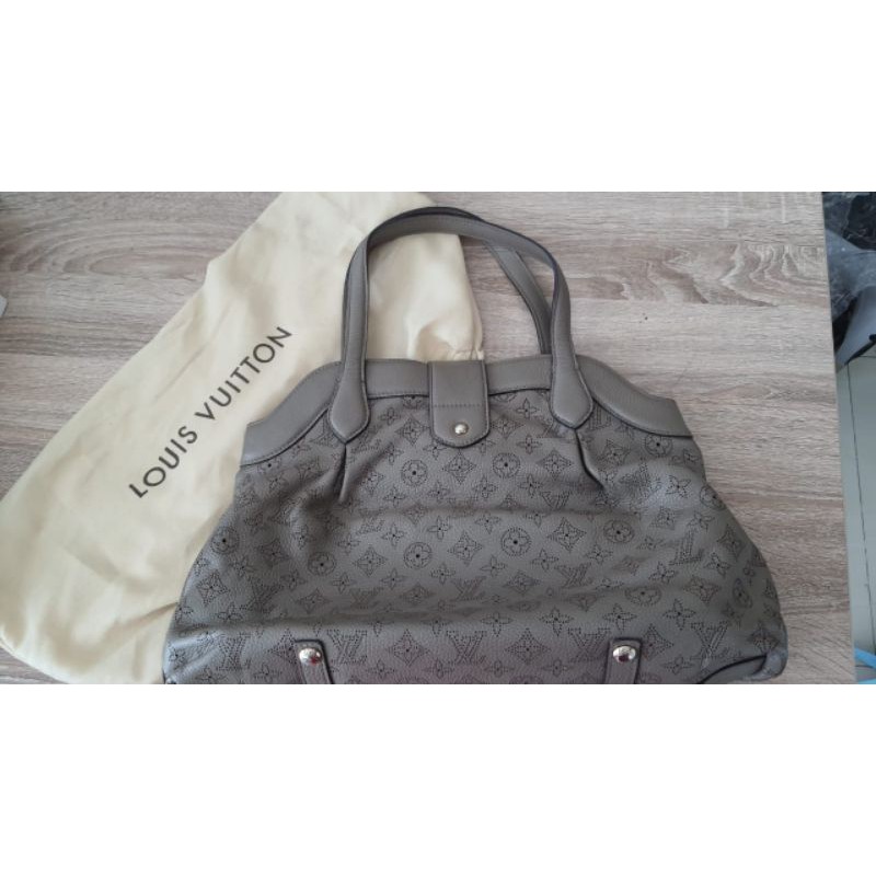 tas LV Authentic Mahina Grey