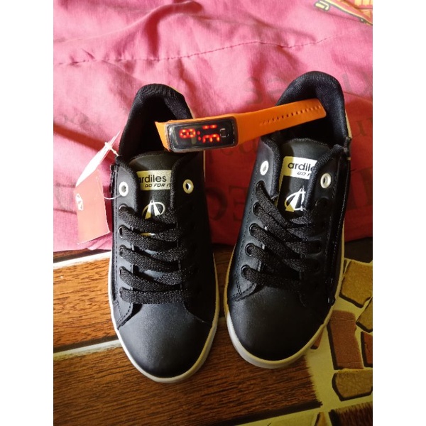 Sepatu Ardiles anak SD No 32