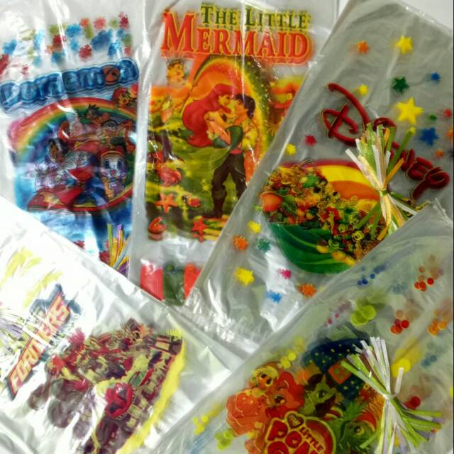 

Plastik Karakter Souvenir Ulang Tahun / Plastik Jajanan Ulang Tahun / Plastik Souvenir