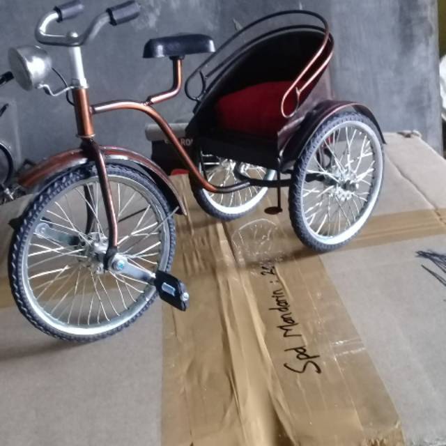 Miniatur Becak Mandarin Kuningan Antik Murah 23cm