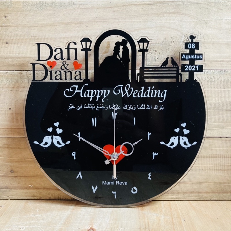 KADO PERNIKAHAN JAM DINDING AKRILIK CUSTOM