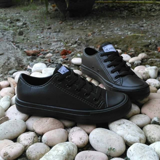  Sepatu karet komin  hitam Shopee Indonesia