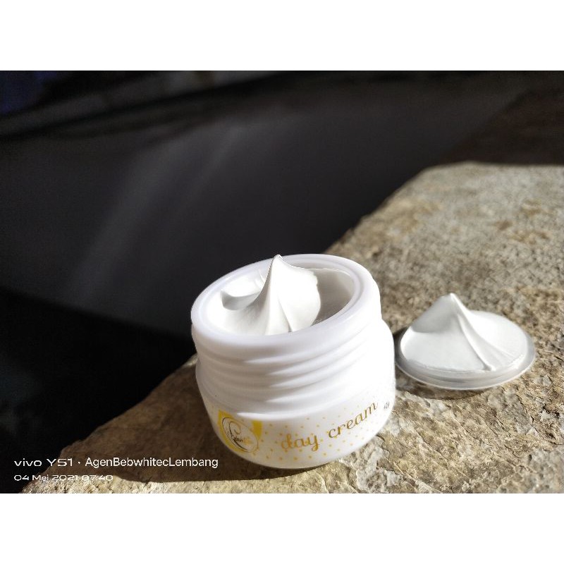 

day cream bebwhite C FORMULA BARU