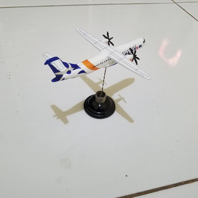 miniatur pesawat atr72