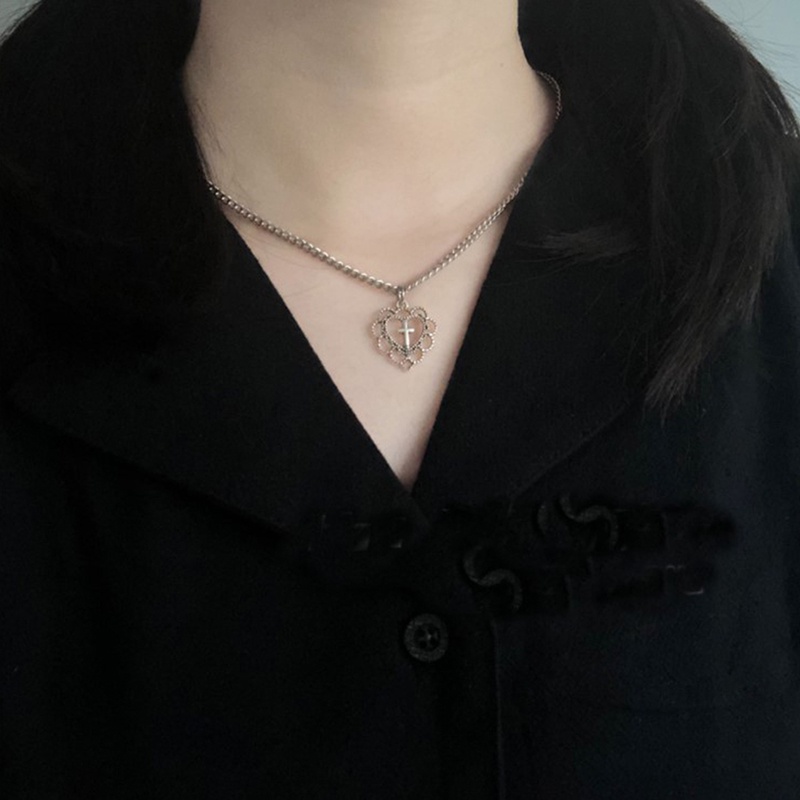 Kalung Rantai Dengan Liontin Hati Hollow Gaya Gothic Punk Untuk Wanita