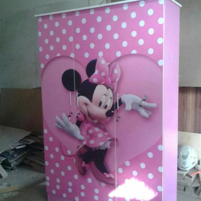 Lemari pakaian 3 pintu karakter