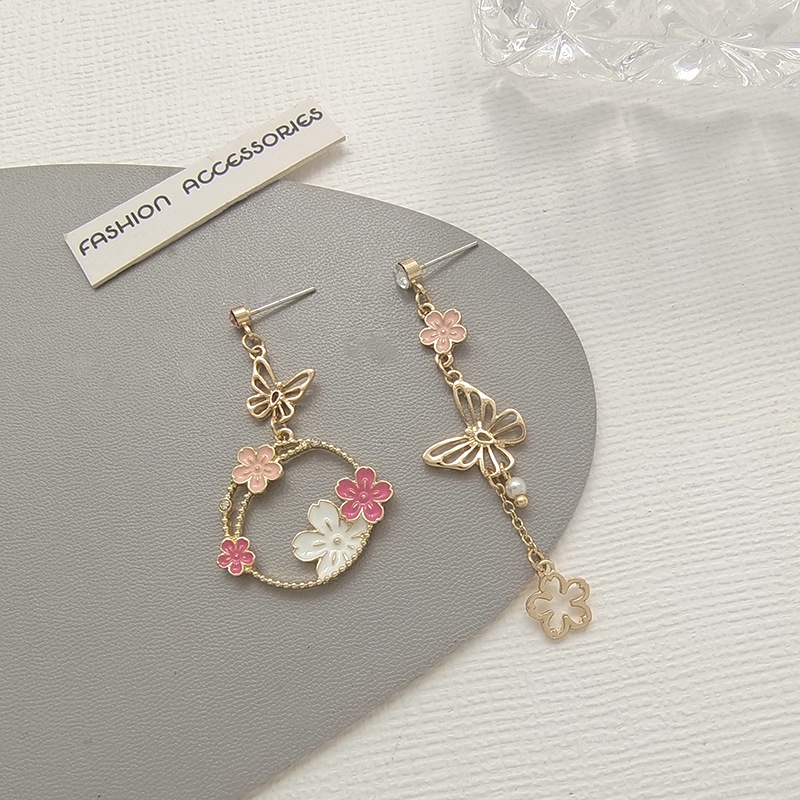 Anting Tusuk Gantung Wanita Desain Kupu-Kupu / Bulan / Bintang / osmanthus / Daun / Kucing Hias Mutiara Imitasi Untuk Hadiah butterfly