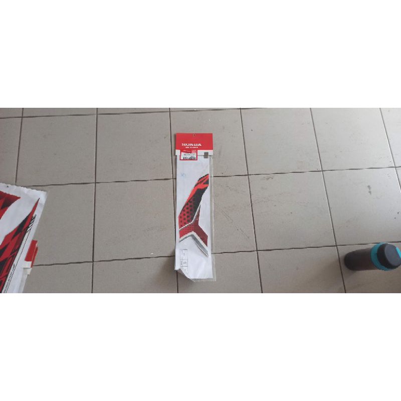 Stiker Striping Sonic 150 Kanan Merah 86641-K56-NL0ZA Orginal Ahm