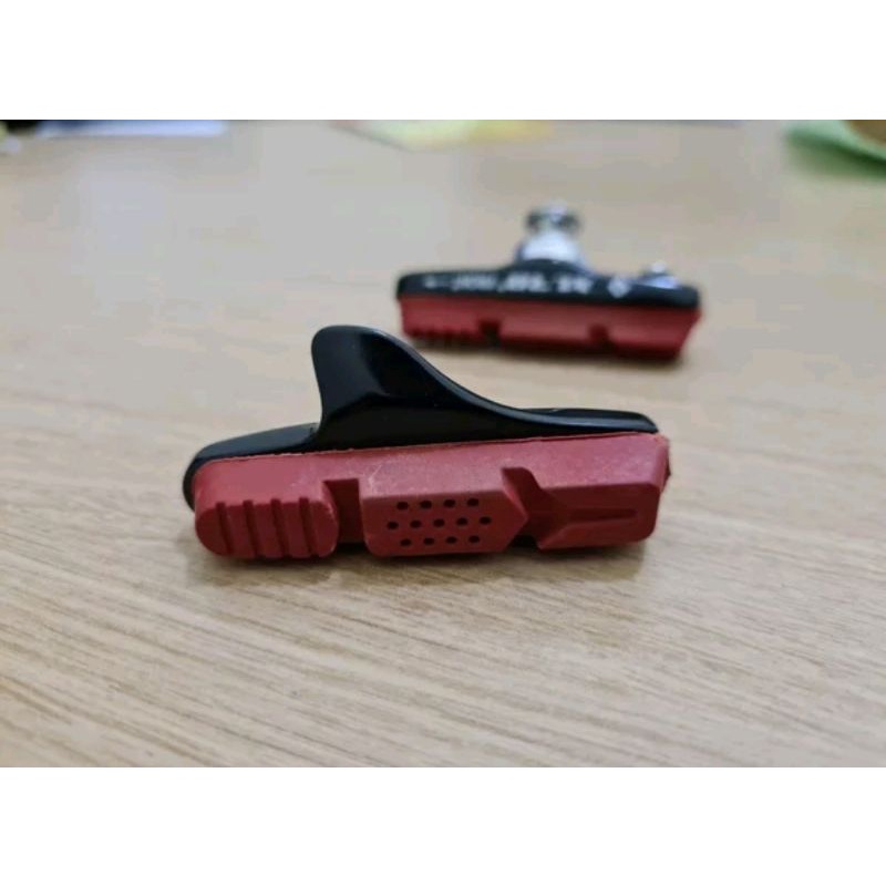 U Brake Shoes 700 C XLR8 TAIWAN 411AB RED . Kampas Sepatu Pad Karet Rem Sepeda Road Bike