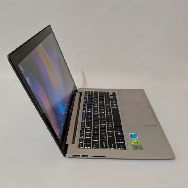 Laptop Touchscreen Asus ZenBook ux303lnb - core i7 gen5 - dual vga Nvidia GeForce - resolusi 3K