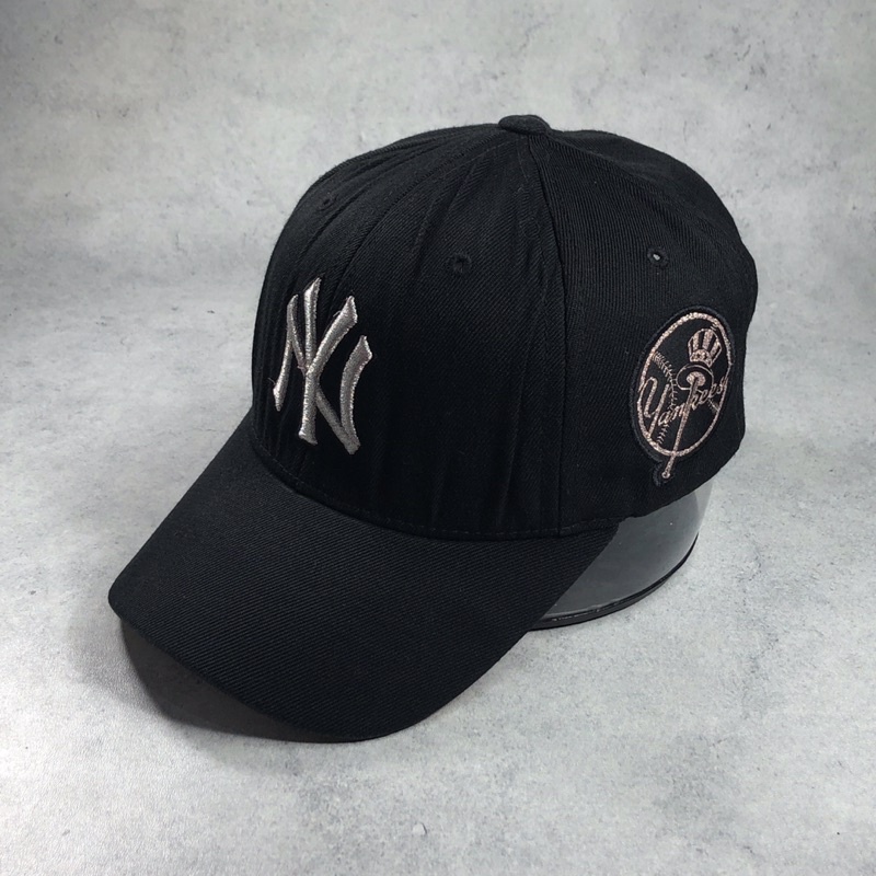 MLB - New York Yankees Adjustable NY Hat Black / Pink