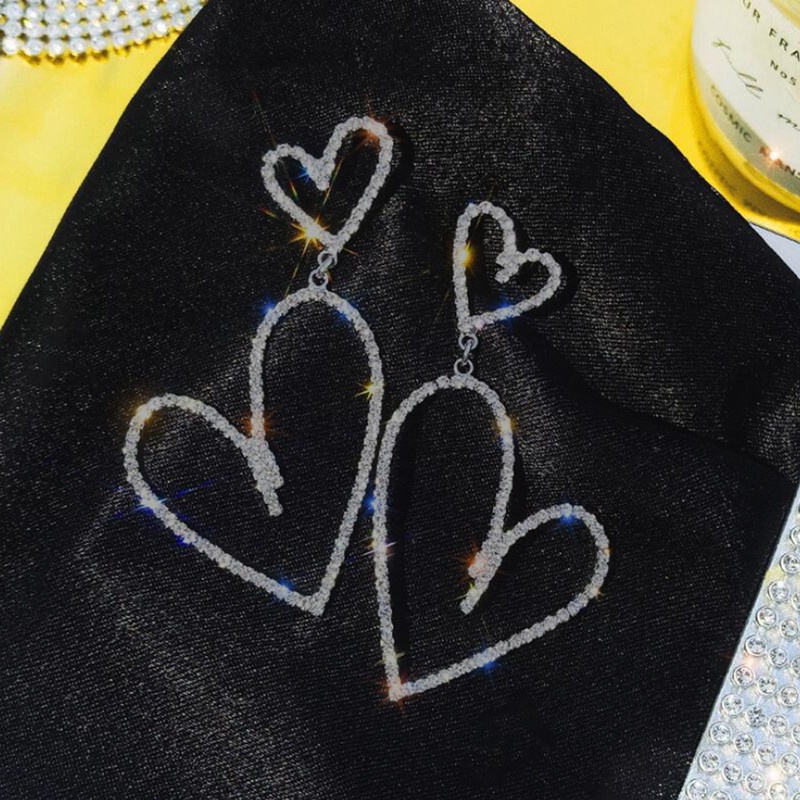 Anting Tusuk Gantung Desain Hati Hias Kristal / Berlian Imitasi Berkilau Untuk Wanita