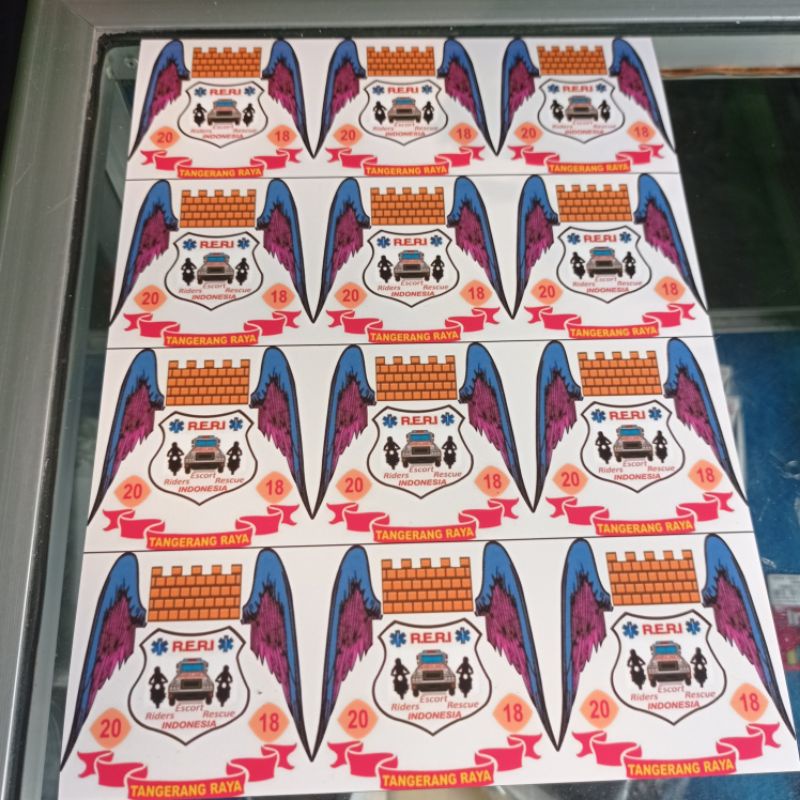 

Stiker Vinyl Glowssy/Matte Ukuran A4 + Laminasi