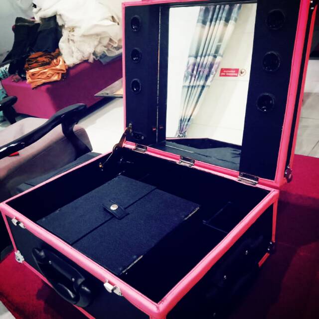 KOPER MAKE UP ( BEAUTY CASE )