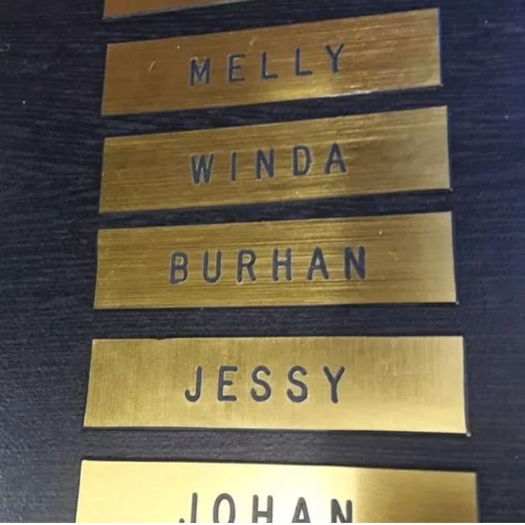 

[LuT ㊙] Papan Nama Dada Grafir Dip Magnet/Nametag Yuk.diorder