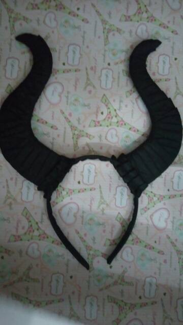 Bando tanduk hitam mirip maleficent