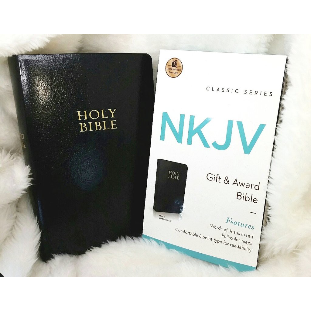 A) NKJV Gift & Award Bible. New King James Version. Alkitab bahasa Inggris.