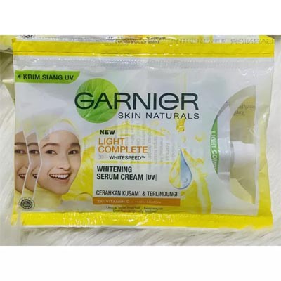 Garnier Light Complete Cream Sachet 7 ml &amp; Sakura Day Cream Sachet 7 ml Whitening