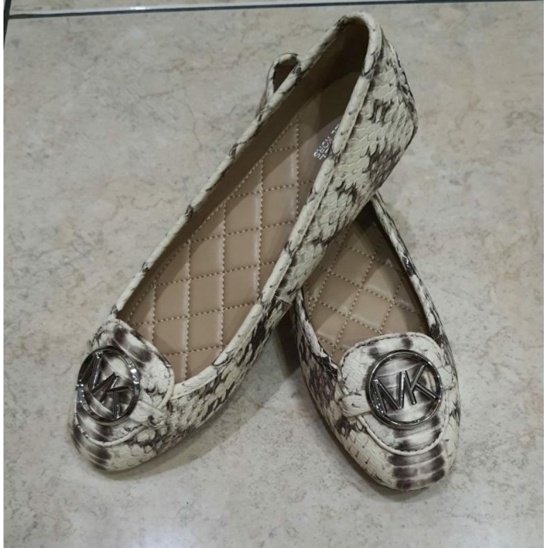 SEPATU MICHAEL KORS
