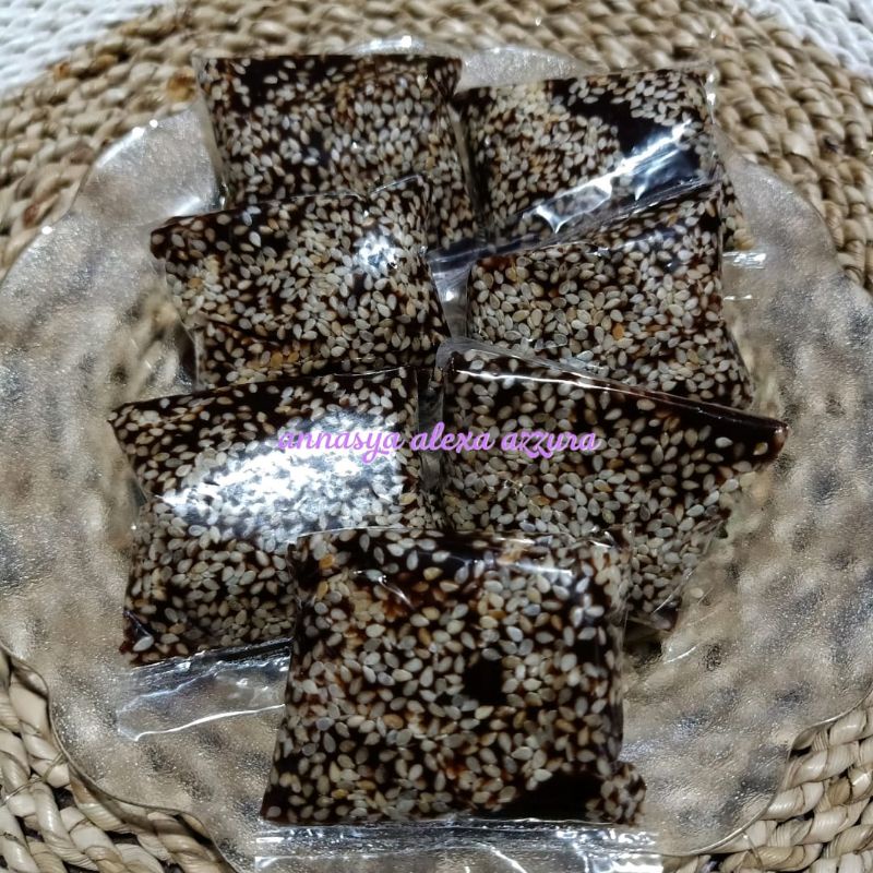 

Dodol Wijen Mini Kemasan 35 gram / Jenang Ketan Hitam Asli Bogor