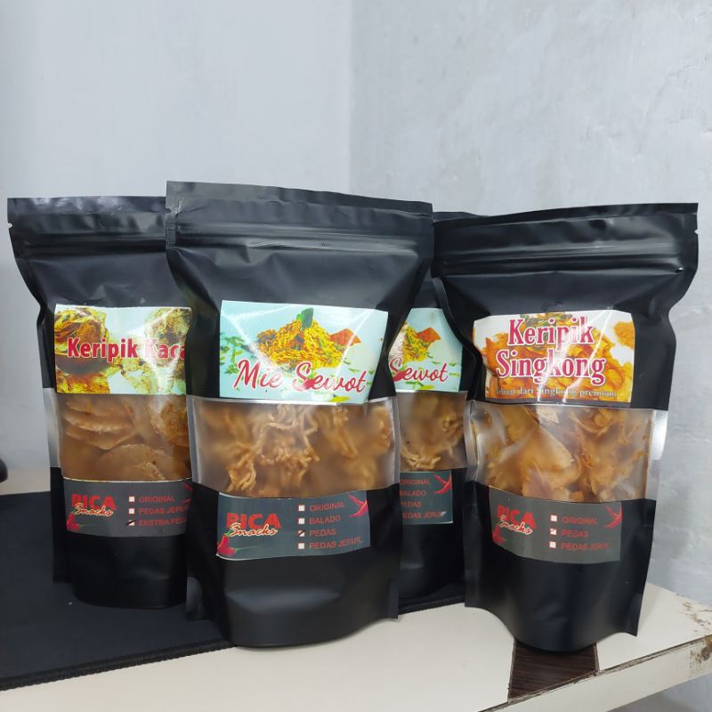 PAKET BUNDLING GURIH (2 pouch Mie Sewot, 1 pouch keripik singkong, 1 pouch keripik Kaca)