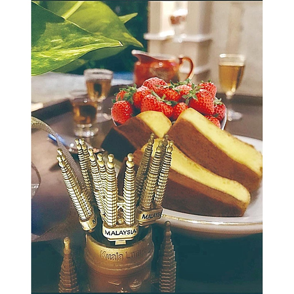 

SPIKOE SPRITZY Semarang dengan Filling Strawberry